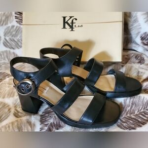 Leather Sandals‎